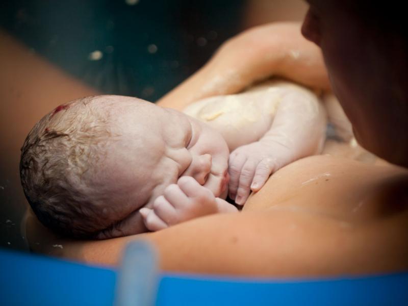 Accompagner l'alimentation du nouveau-né en structure de soins